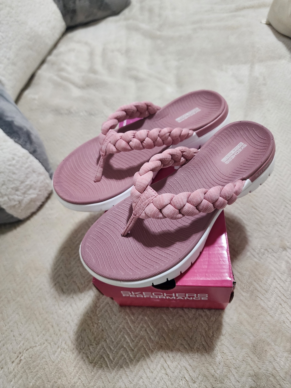 Skechers Women’s Dusty Pink Braided Thong Sandals On The Go Flex Size 8